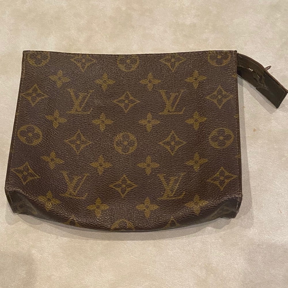 VINTAGE LOUIS VUITTON COSMETIC BAG